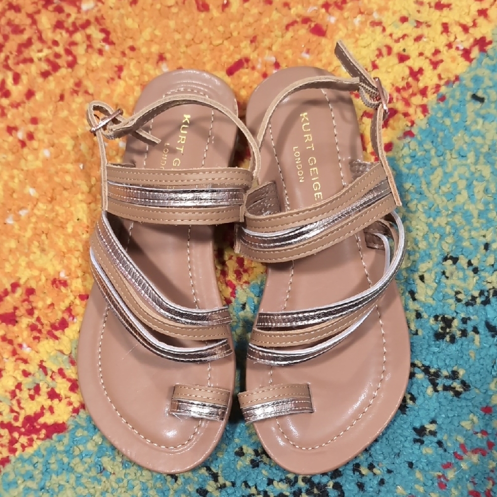 Kurt Geiger London Tan & Silver Toe Loop Sandals Girls Size 1
